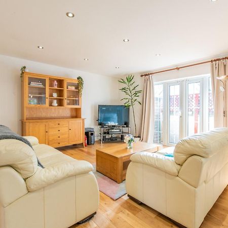 London Stratford - Spacious 2 Bed Flat With Secured Parking & Private Garden Extérieur photo
