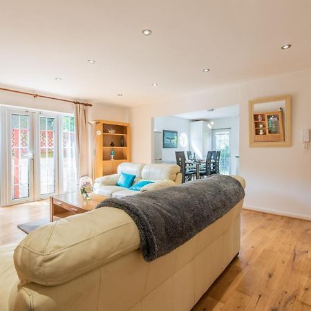 London Stratford - Spacious 2 Bed Flat With Secured Parking & Private Garden Extérieur photo