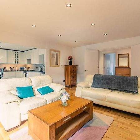 London Stratford - Spacious 2 Bed Flat With Secured Parking & Private Garden Extérieur photo