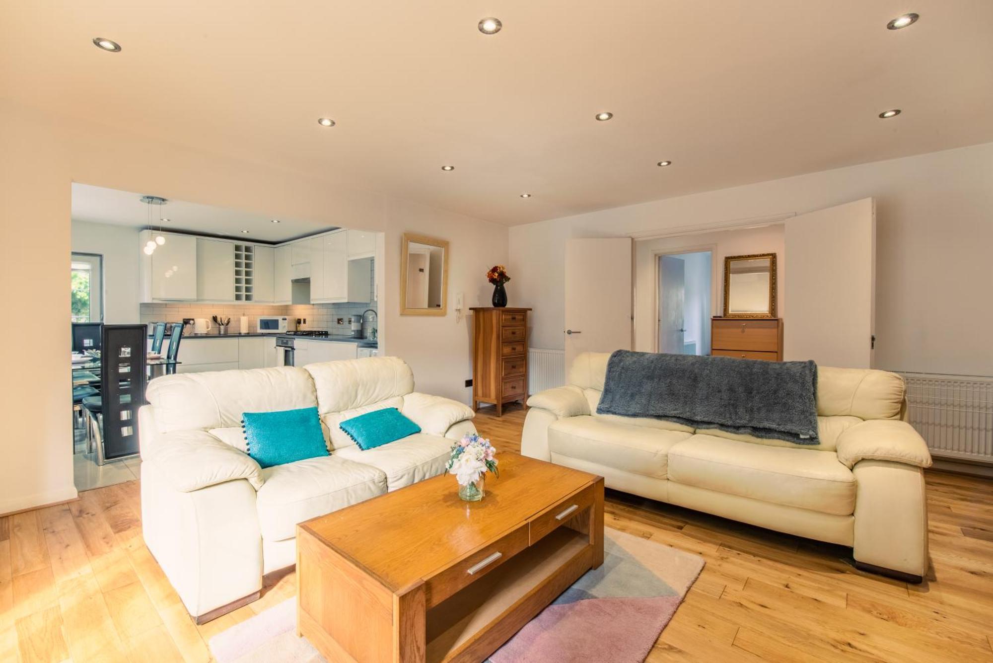 London Stratford - Spacious 2 Bed Flat With Secured Parking & Private Garden Extérieur photo