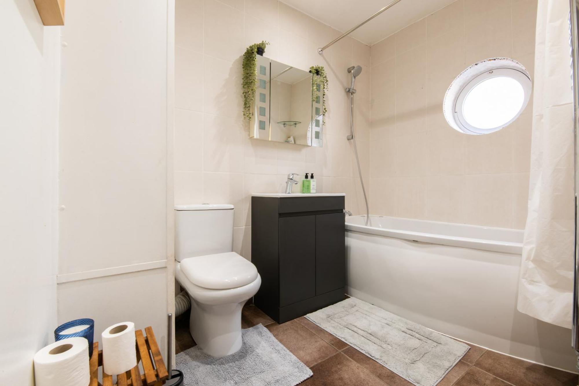 London Stratford - Spacious 2 Bed Flat With Secured Parking & Private Garden Extérieur photo