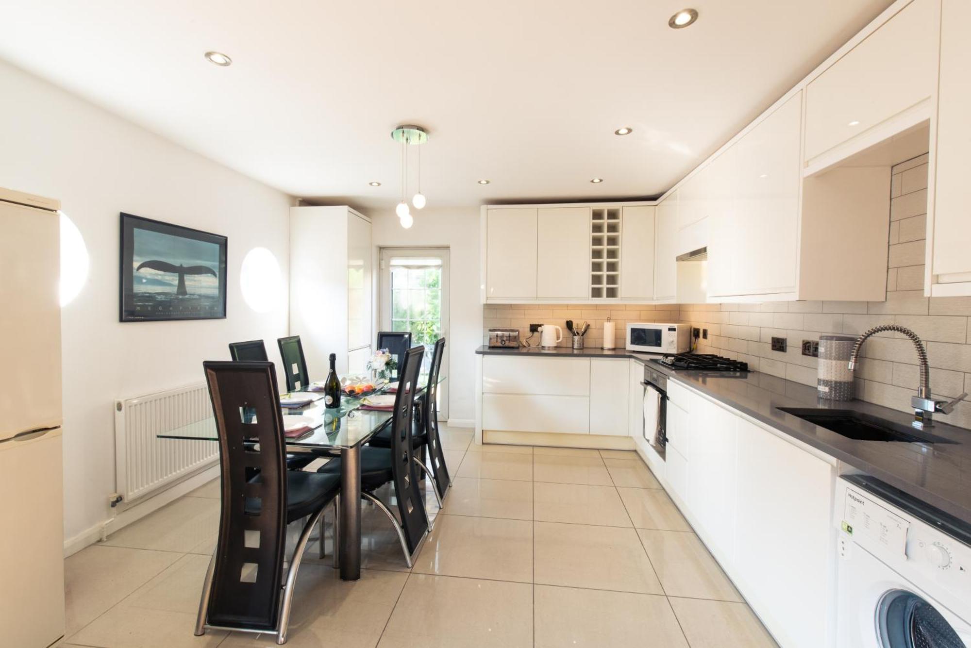 London Stratford - Spacious 2 Bed Flat With Secured Parking & Private Garden Extérieur photo