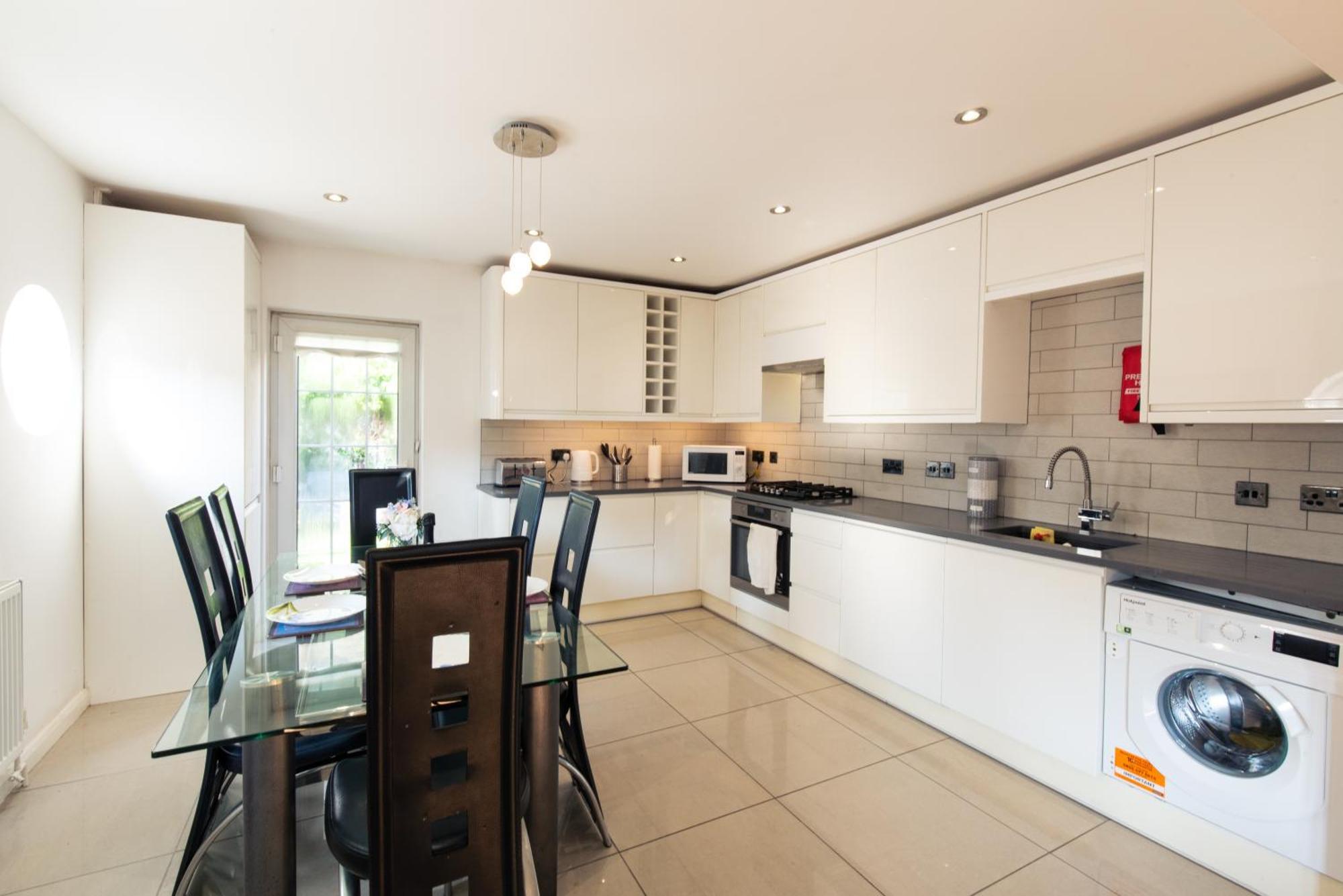 London Stratford - Spacious 2 Bed Flat With Secured Parking & Private Garden Extérieur photo
